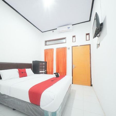 Reddoorz Syariah Near Mall Roxy Banyuwangi 2 Kültér fotó