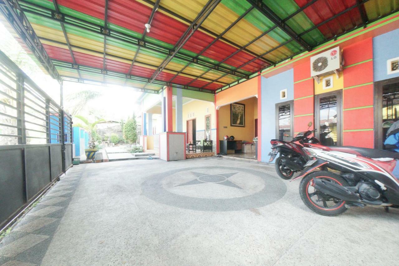 Reddoorz Syariah Near Mall Roxy Banyuwangi 2 Kültér fotó
