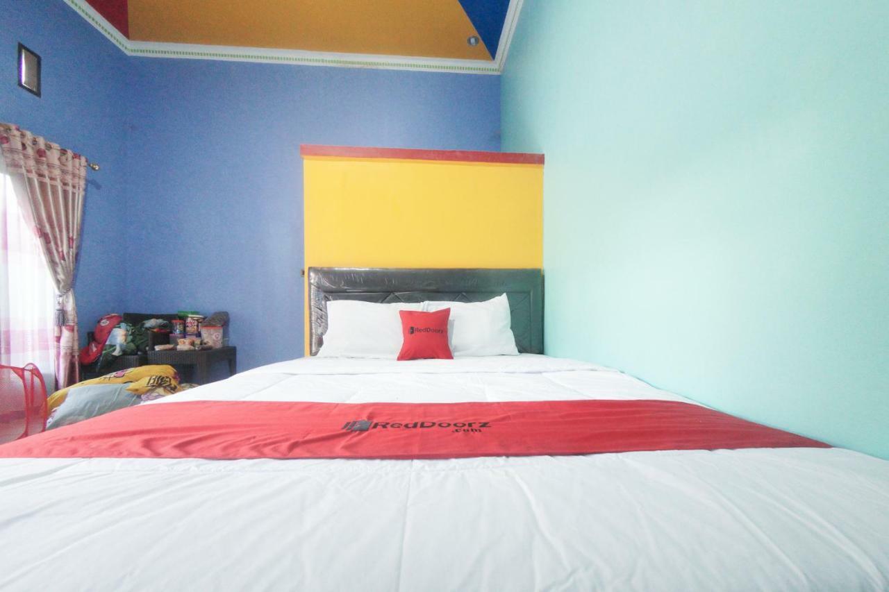 Reddoorz Syariah Near Mall Roxy Banyuwangi 2 Kültér fotó
