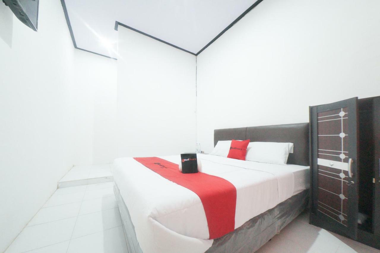 Reddoorz Syariah Near Mall Roxy Banyuwangi 2 Kültér fotó