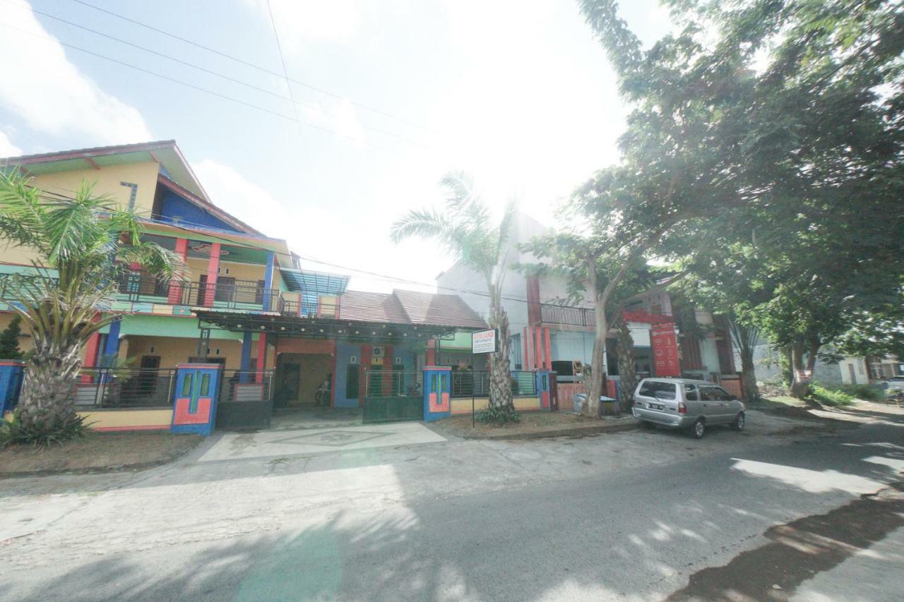 Reddoorz Syariah Near Mall Roxy Banyuwangi 2 Kültér fotó