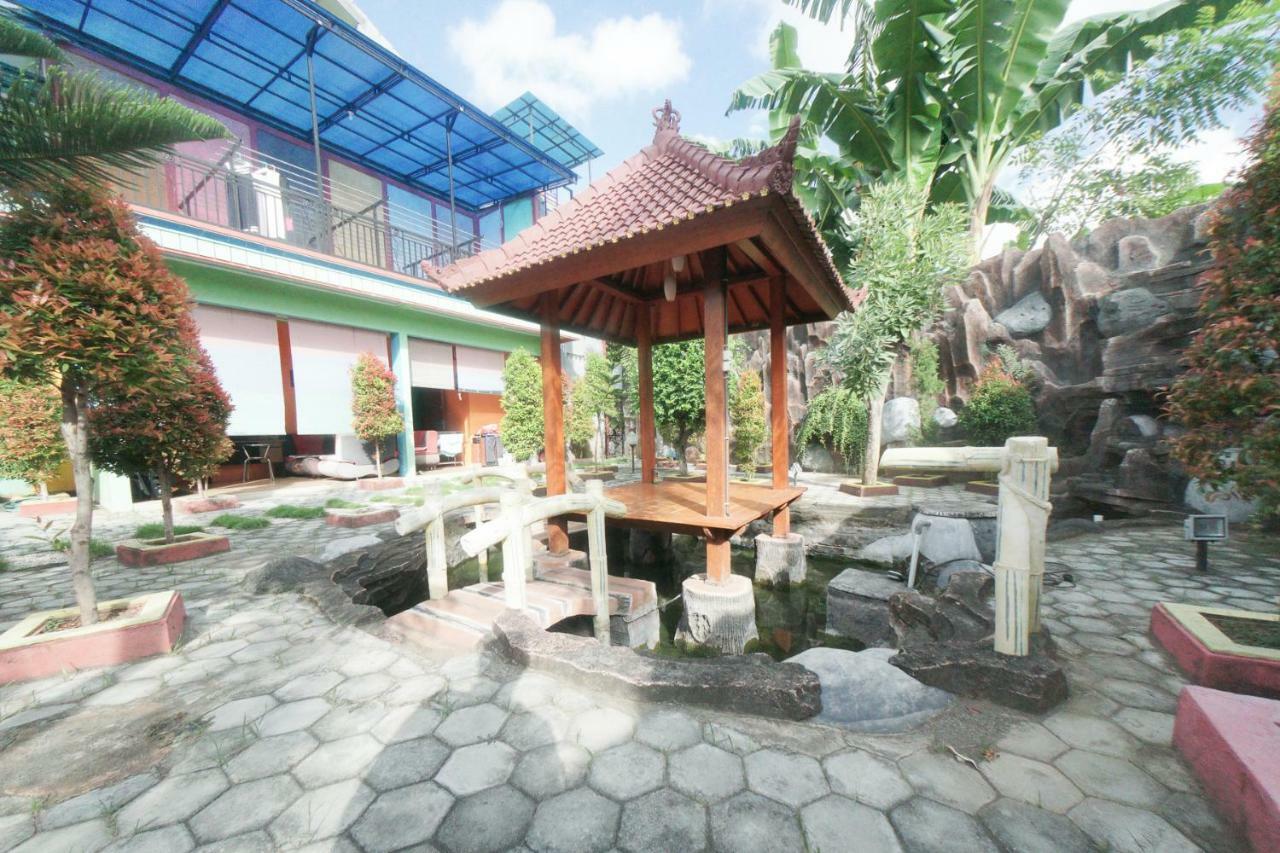 Reddoorz Syariah Near Mall Roxy Banyuwangi 2 Kültér fotó
