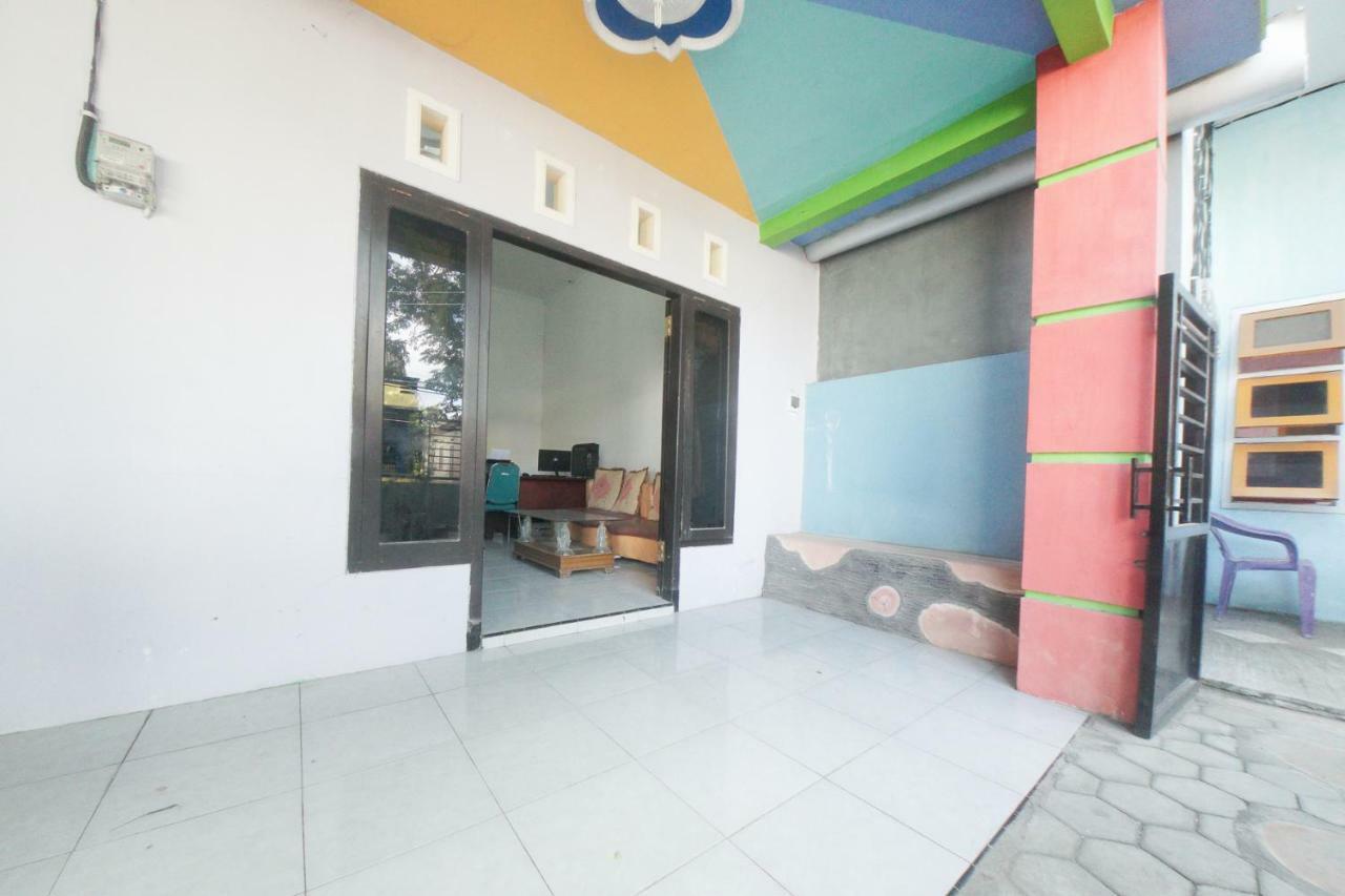 Reddoorz Syariah Near Mall Roxy Banyuwangi 2 Kültér fotó
