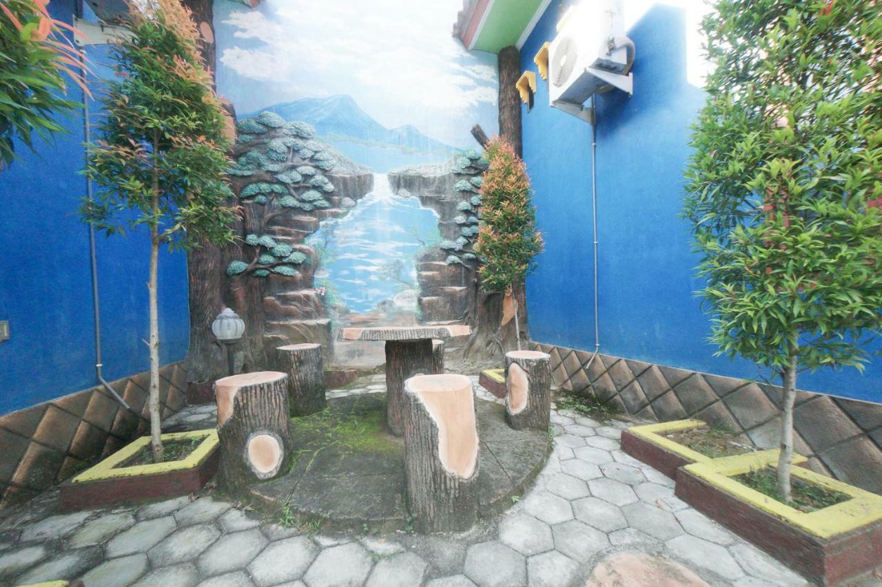 Reddoorz Syariah Near Mall Roxy Banyuwangi 2 Kültér fotó
