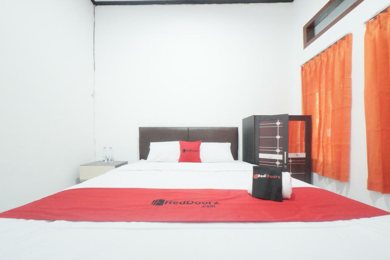 Reddoorz Syariah Near Mall Roxy Banyuwangi 2 Kültér fotó
